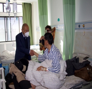 新春慰問暖人心 鼓足干勁再出發！醫院領導春節慰問一線職工和住院患者